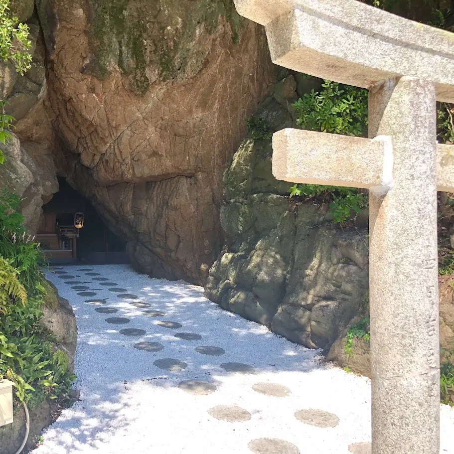 安乎岩戸神社の洞窟