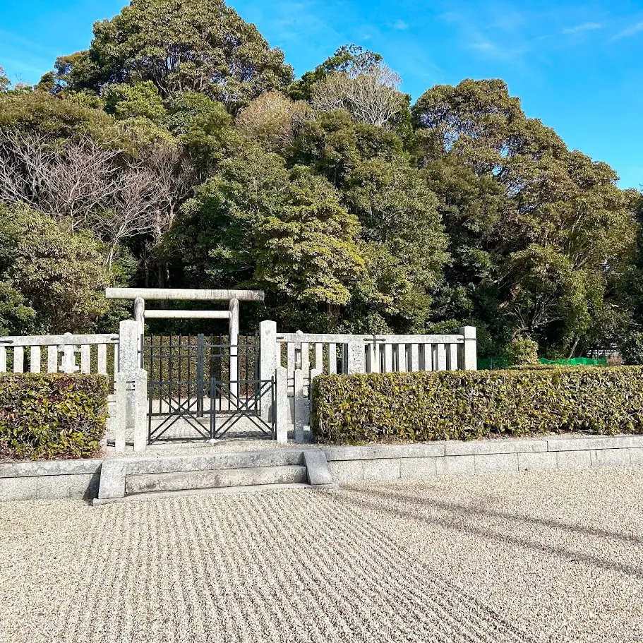 淳仁天皇 淡路陵にある鳥居