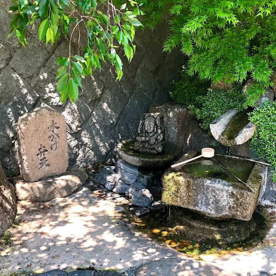 智禅寺（淡路島七福神）にある水かけ弁天