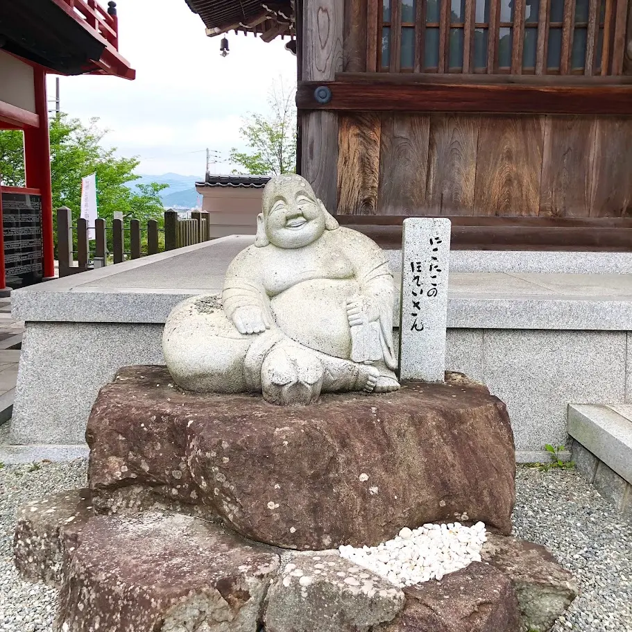 護国寺（淡路島七福神）のほていさん像