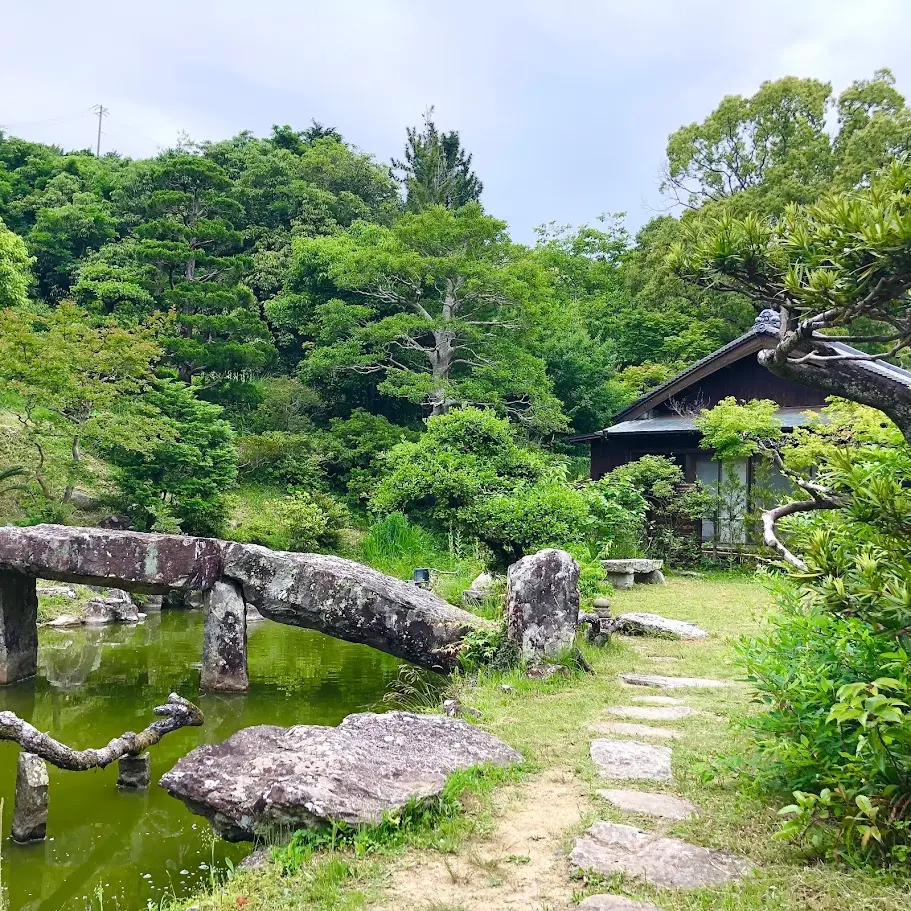 護国寺（淡路島七福神）にある日本庭園