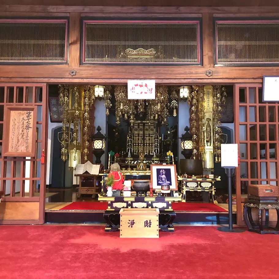 護国寺（淡路島七福神）のお寺内部
