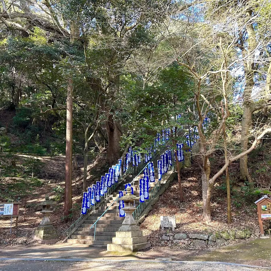 岩上神社の岩上大明神への階段