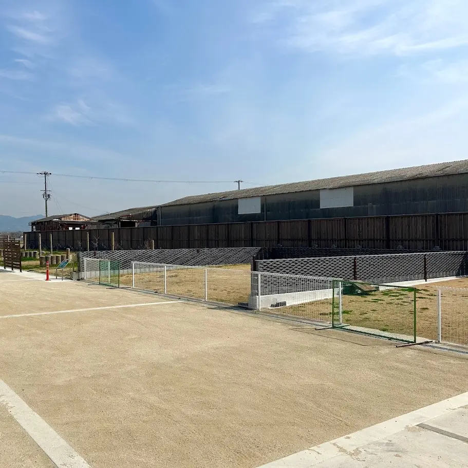 淡路島かわらや安冨白土瓦のドッグラン