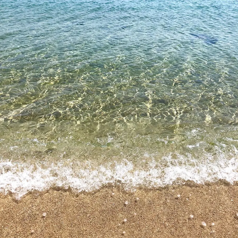 大浜海水浴場の透明度の高い海水