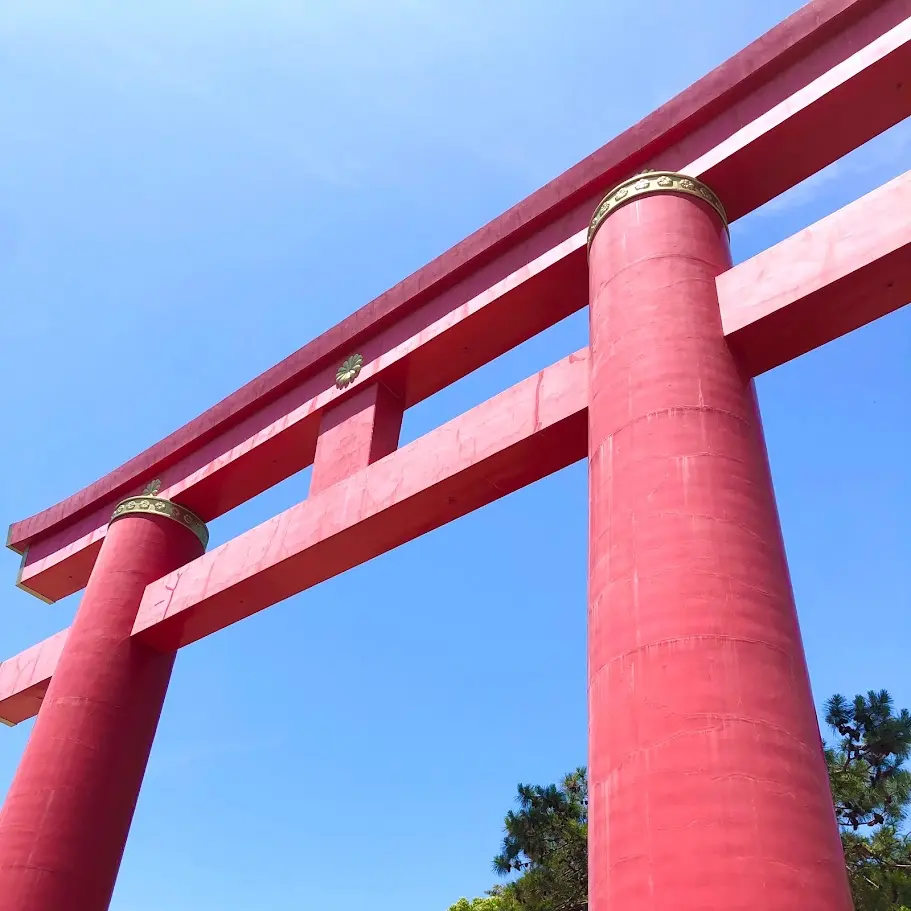 おのころ島神社にある巨大鳥居