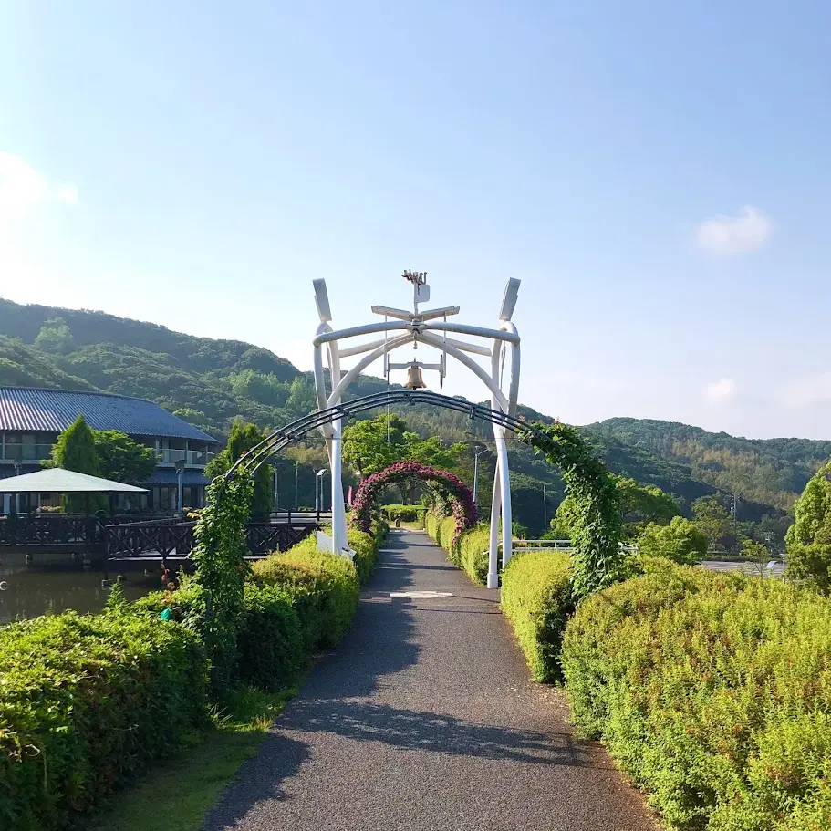 ウェルネスパーク五色・高田屋嘉兵衛公園にある愛と希望の鐘