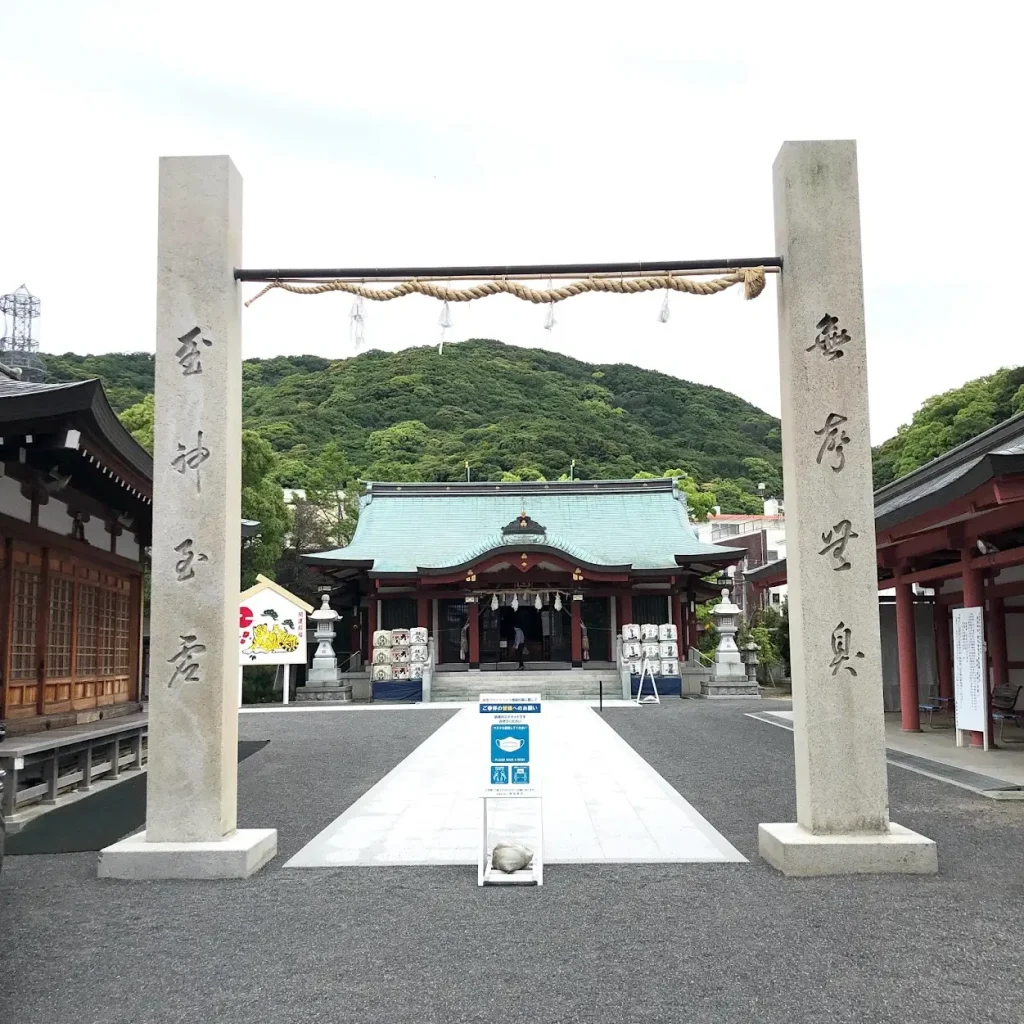厳島神社（洲本市）の石門